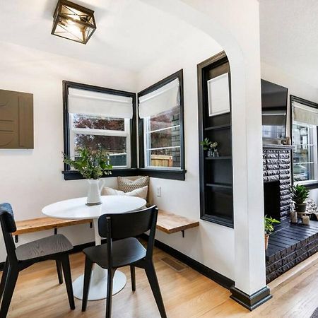 Picture Perfect Bungalow In The Heart Of Dt Ванкувер Экстерьер фото