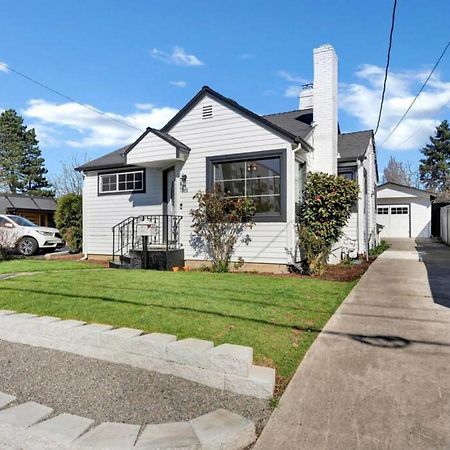 Picture Perfect Bungalow In The Heart Of Dt Ванкувер Экстерьер фото