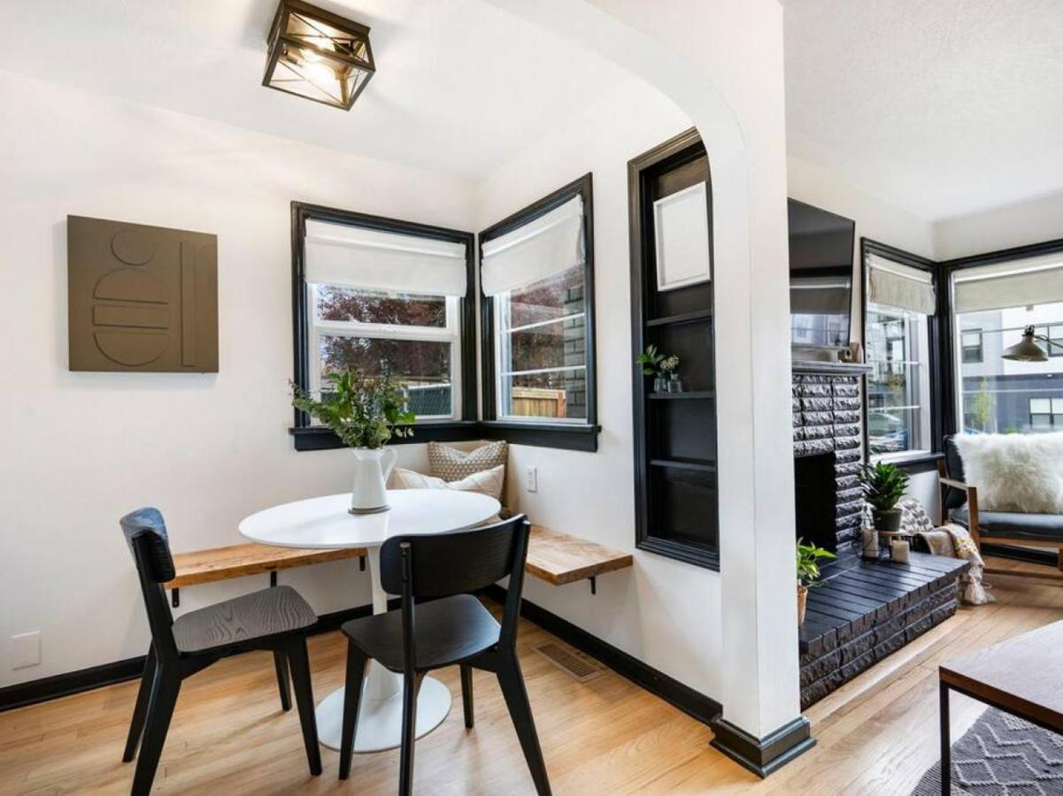 Picture Perfect Bungalow In The Heart Of Dt Ванкувер Экстерьер фото