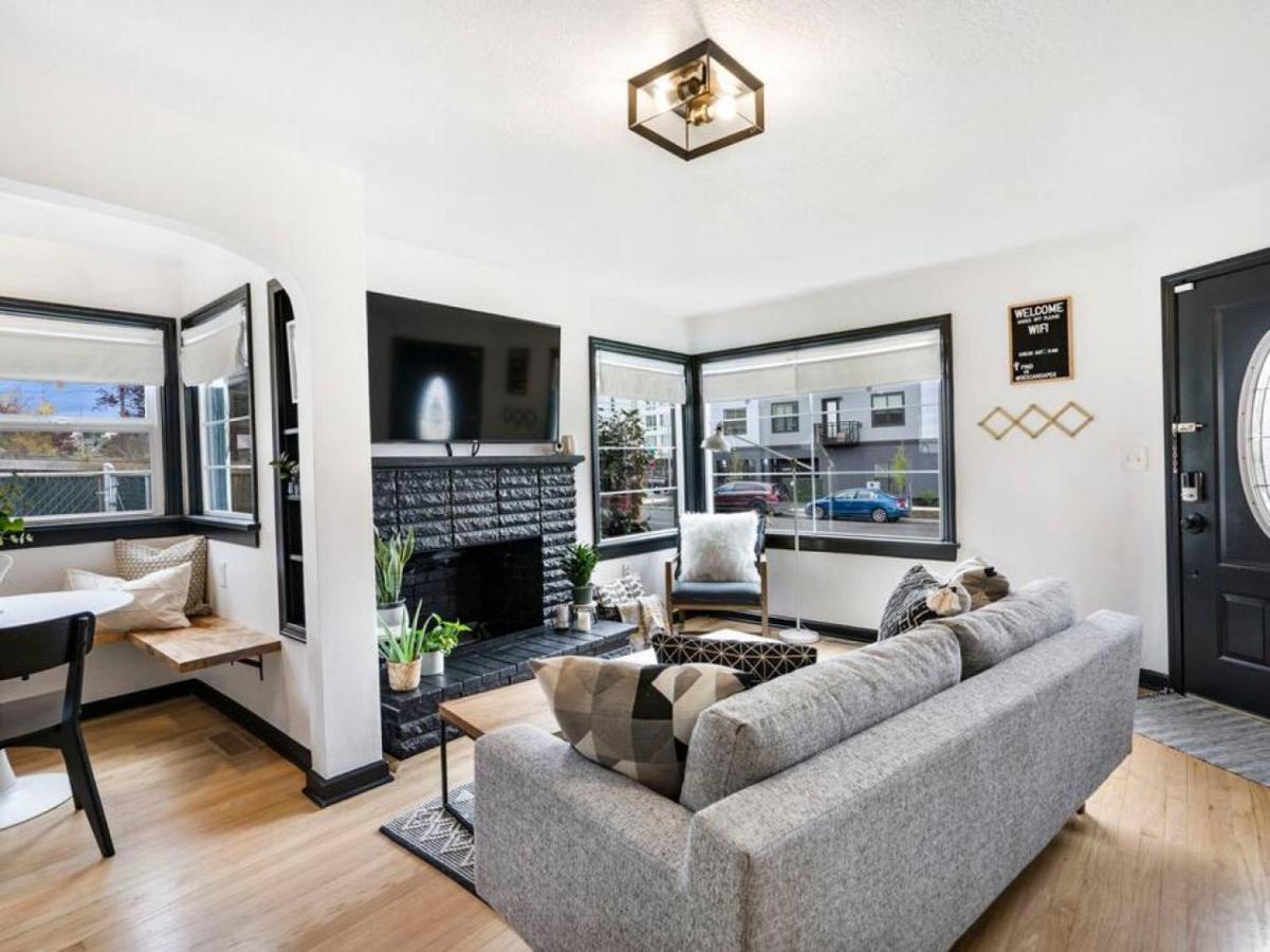 Picture Perfect Bungalow In The Heart Of Dt Ванкувер Экстерьер фото